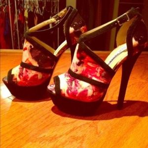 Steve Madden Forcce Multi floral heels 5.5